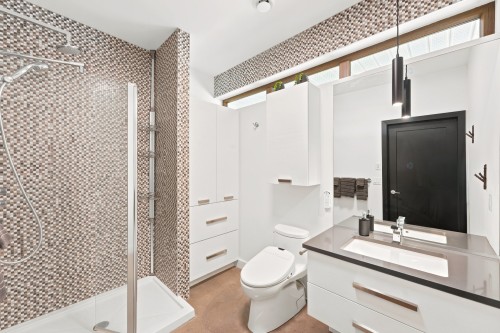 Salle de bains - 33 Rue Rochefort, Repentigny (Repentigny), QC - 
