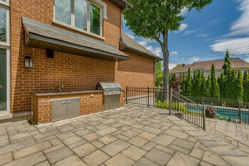 Courtyard - 417 Av. Des Crécerelles, Beaconsfield, QC 