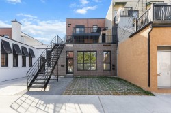 7592 Rue St-André Montréal (Villeray/Saint-Michel/Parc-Extension), QC H2R 2N7