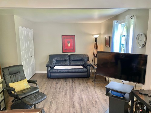 Salon - 1278 Ch. Maurice, Sainte-Julienne, QC 