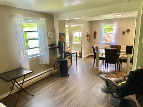 Salon - 1278 Ch. Maurice, Sainte-Julienne, QC 