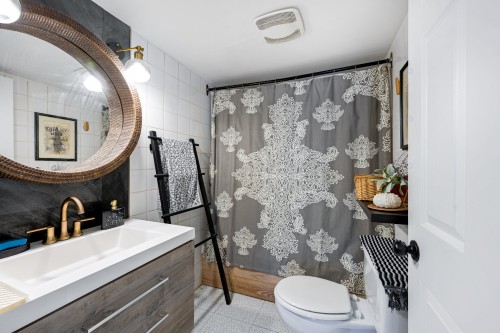 Salle de bains - 13 Rue Alfred, Laval (Sainte-Rose), QC 