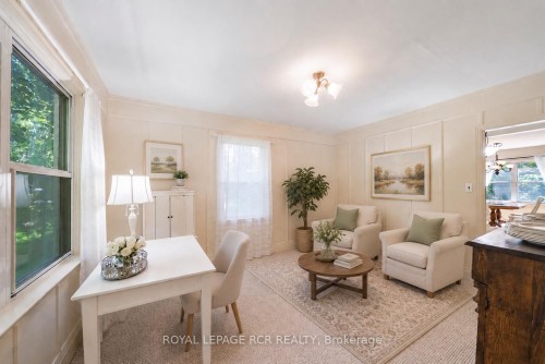 6995 Second Line W, Mississauga, ON - Indoor Photo Showing Living Room