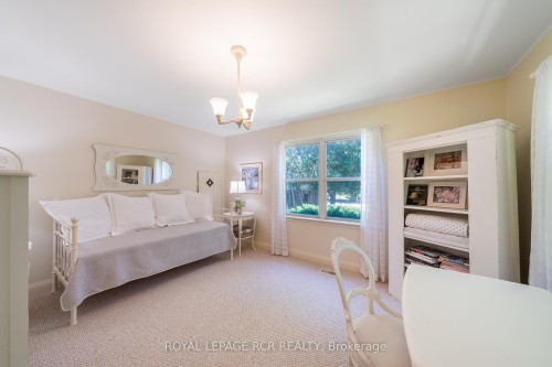 6995 Second Line W, Mississauga, ON - Indoor Photo Showing Bedroom