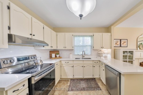 6995 Second Line W, Mississauga, ON - Indoor Photo Showing Kitchen