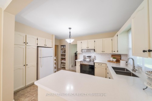 6995 Second Line W, Mississauga, ON - Indoor Photo Showing Kitchen With Double Sink