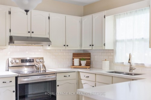 6995 Second Line W, Mississauga, ON - Indoor Photo Showing Kitchen With Double Sink