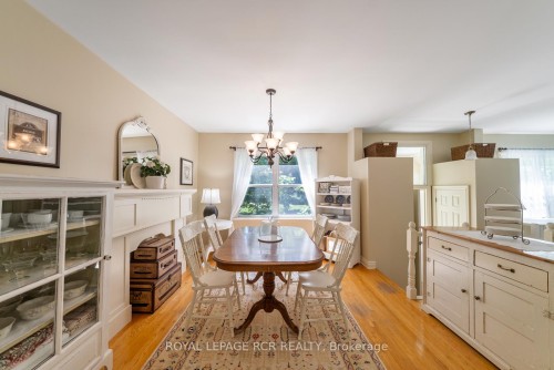 6995 Second Line W, Mississauga, ON - Indoor Photo Showing Dining Room