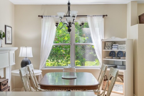6995 Second Line W, Mississauga, ON - Indoor Photo Showing Dining Room
