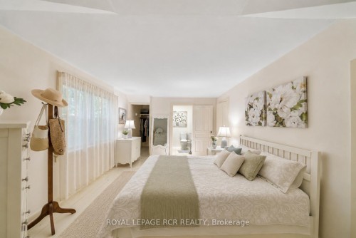 6995 Second Line W, Mississauga, ON - Indoor Photo Showing Bedroom