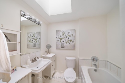6995 Second Line W, Mississauga, ON - Indoor Photo Showing Bathroom