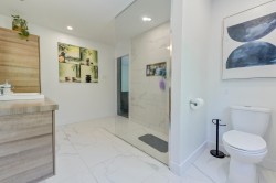 Salle de bains attenante à la CCP - 