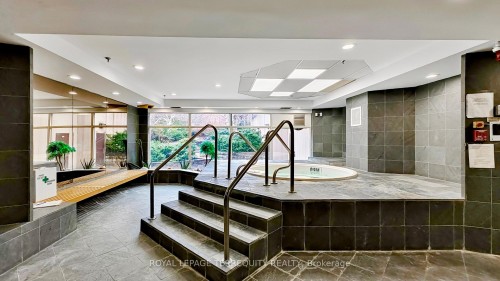211-20 Cherrytree Drive, Brampton, ON - Indoor Photo Showing Other Room
