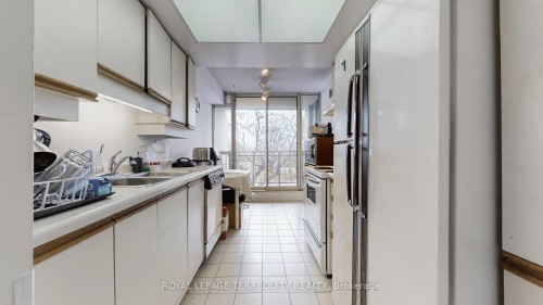 211-20 Cherrytree Drive, Brampton, ON - Indoor Photo Showing Kitchen With Double Sink