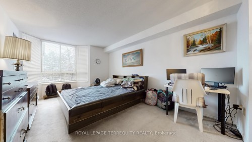 211-20 Cherrytree Drive, Brampton, ON - Indoor Photo Showing Bedroom