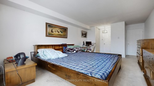 211-20 Cherrytree Drive, Brampton, ON - Indoor Photo Showing Bedroom