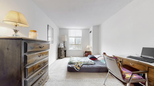 211-20 Cherrytree Drive, Brampton, ON - Indoor Photo Showing Bedroom