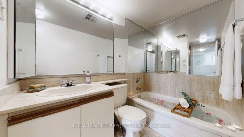 211-20 Cherrytree Drive, Brampton, ON - Indoor Photo Showing Bathroom