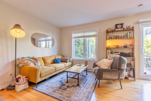 Salon - 506 Boul. Perrot, L'Île-Perrot, QC 