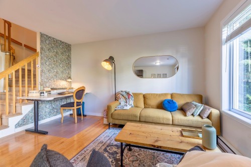 Salon - 506 Boul. Perrot, L'Île-Perrot, QC 