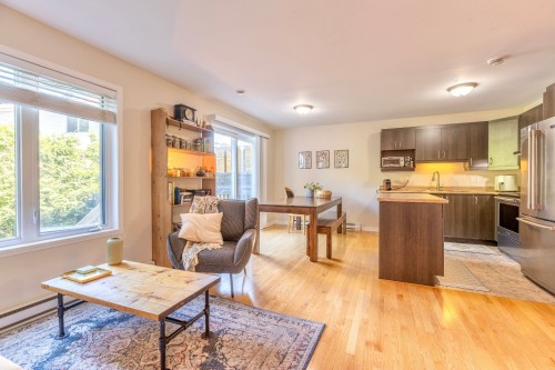 Salon - 506 Boul. Perrot, L'Île-Perrot, QC 