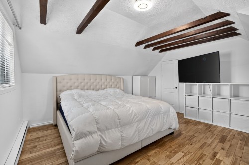 Master Bedroom - 422 Rue St-Laurent, Saint-Eustache, QC 