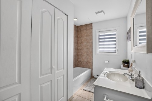 Bathroom - 422 Rue St-Laurent, Saint-Eustache, QC 