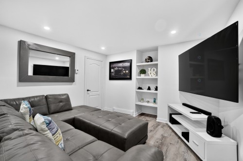 Family Room - 422 Rue St-Laurent, Saint-Eustache, QC 