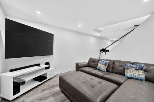 Family Room - 422 Rue St-Laurent, Saint-Eustache, QC 