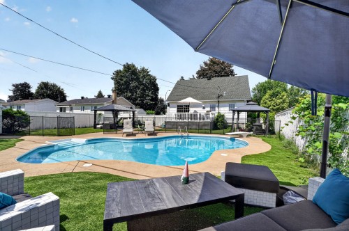 Courtyard - 422 Rue St-Laurent, Saint-Eustache, QC 