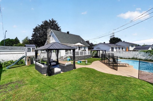 Courtyard - 422 Rue St-Laurent, Saint-Eustache, QC 
