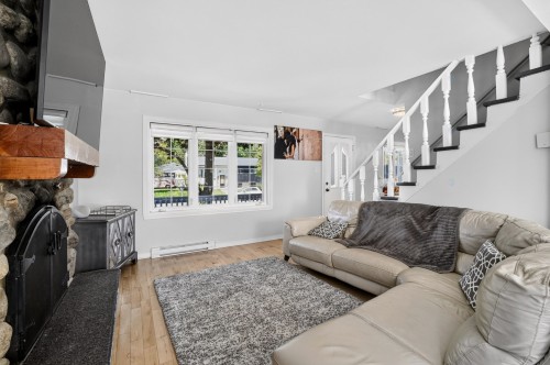 Living Room - 422 Rue St-Laurent, Saint-Eustache, QC 