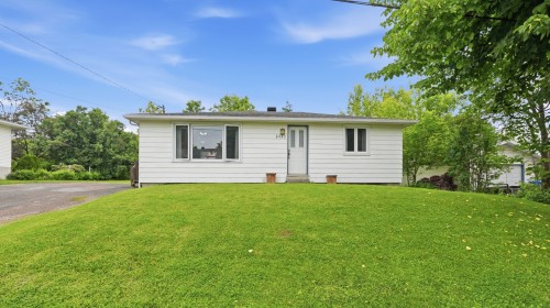 3530 Av. Émile-Daigle  Québec (Les Rivières), QC G2E 2J6