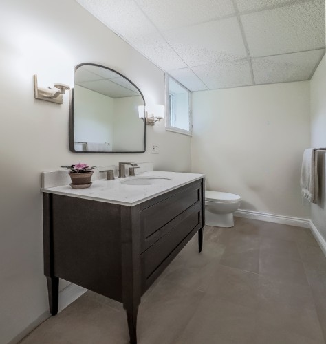 Bathroom - 117 Av. St-Andrew, Beaconsfield, QC 