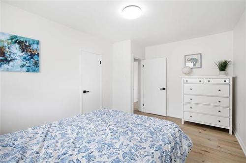 1866 Elgin Ave, Winnipeg, MB 