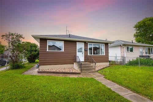 1866 Elgin AVE  Winnipeg, MB R2R 0C9
