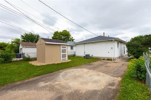 1866 Elgin Ave, Winnipeg, MB 