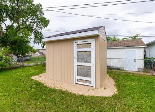 1866 Elgin Ave, Winnipeg, MB 