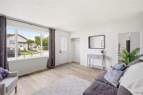 1866 Elgin Ave, Winnipeg, MB 