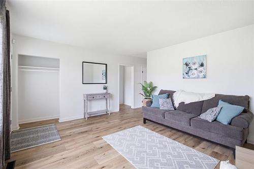 1866 Elgin Ave, Winnipeg, MB 