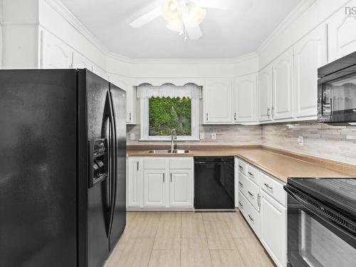 10 Plymouth Street, Halifax, NS - Indoor Photo Showing Kitchen With Double Sink