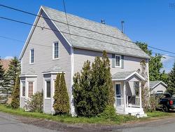 23 Upper Warren Street  Louisbourg, NS B1C 1M9