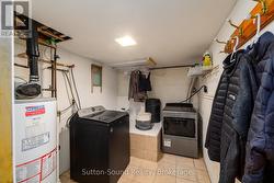 Lower Laundry room - 