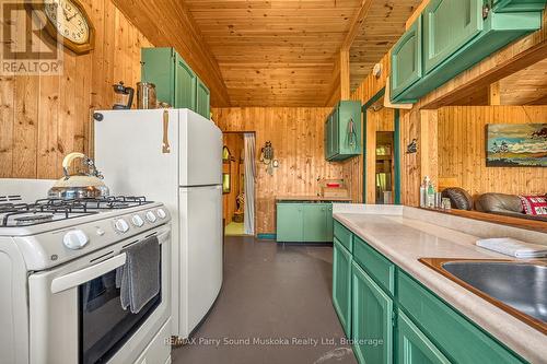 472 Long Lake Road, Parry Sound Remote Area (East Mills), ON - Indoor Photo Showing Kitchen
