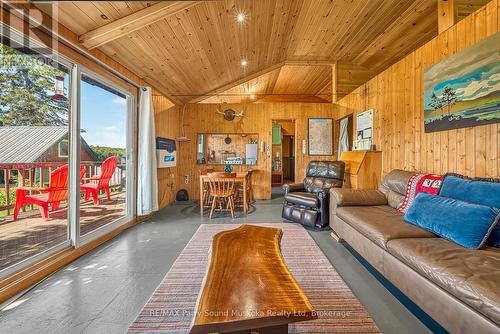 472 Long Lake Road, Parry Sound Remote Area (East Mills), ON - Indoor Photo Showing Living Room