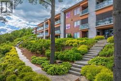 Extensive landscaping - 