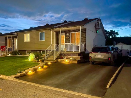 8377 Rue Marius-Barbeau  Laval (Saint-François), QC H7A 3N8