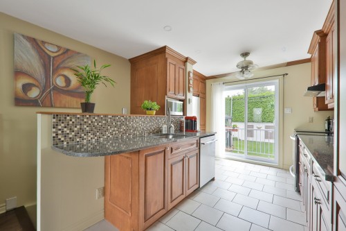 Kitchen - 8377 Rue Marius-Barbeau, Laval (Saint-François), QC - Indoor Photo Showing Kitchen
