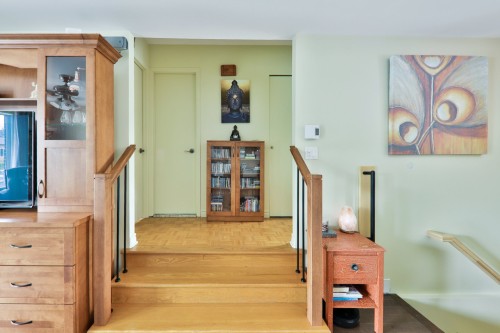 Staircase - 8377 Rue Marius-Barbeau, Laval (Saint-François), QC - Indoor Photo Showing Other Room
