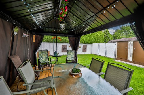 Courtyard - 8377 Rue Marius-Barbeau, Laval (Saint-François), QC - Outdoor With Exterior
